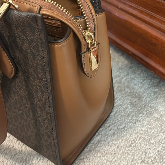 Michael Kors Marilyn Medium Logo Satchel - Picture 6 of 7